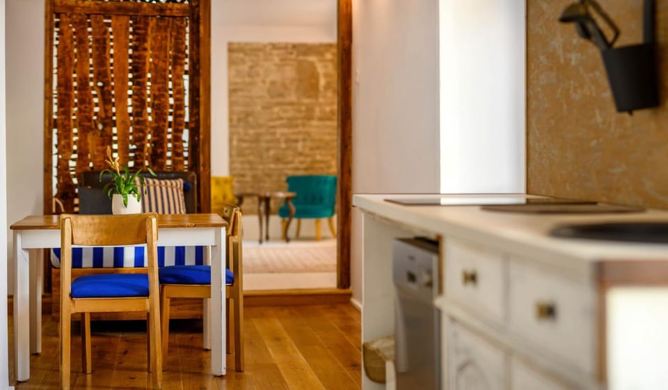 View (from property/room), Kitchen or kitchenette, Dining area