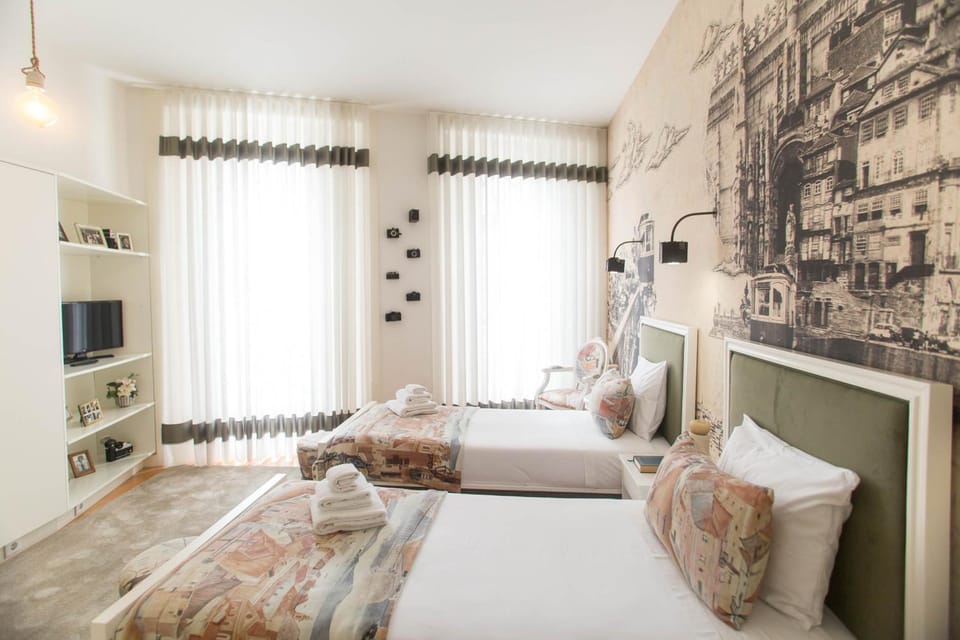 Bed, TV and multimedia, Bedroom