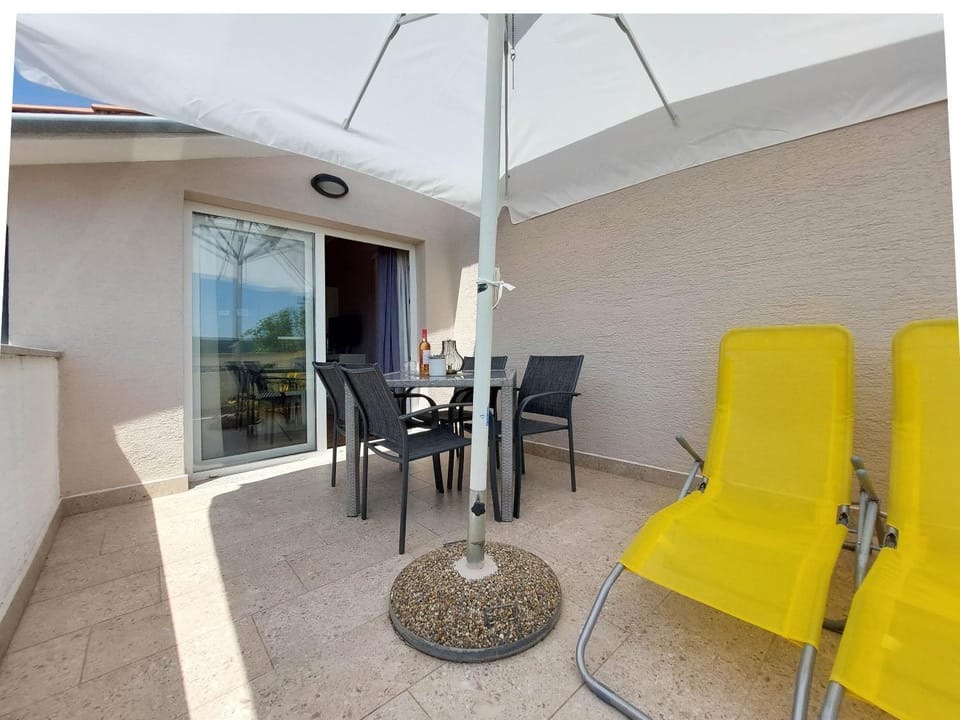 Balcony/Terrace, Area and facilities