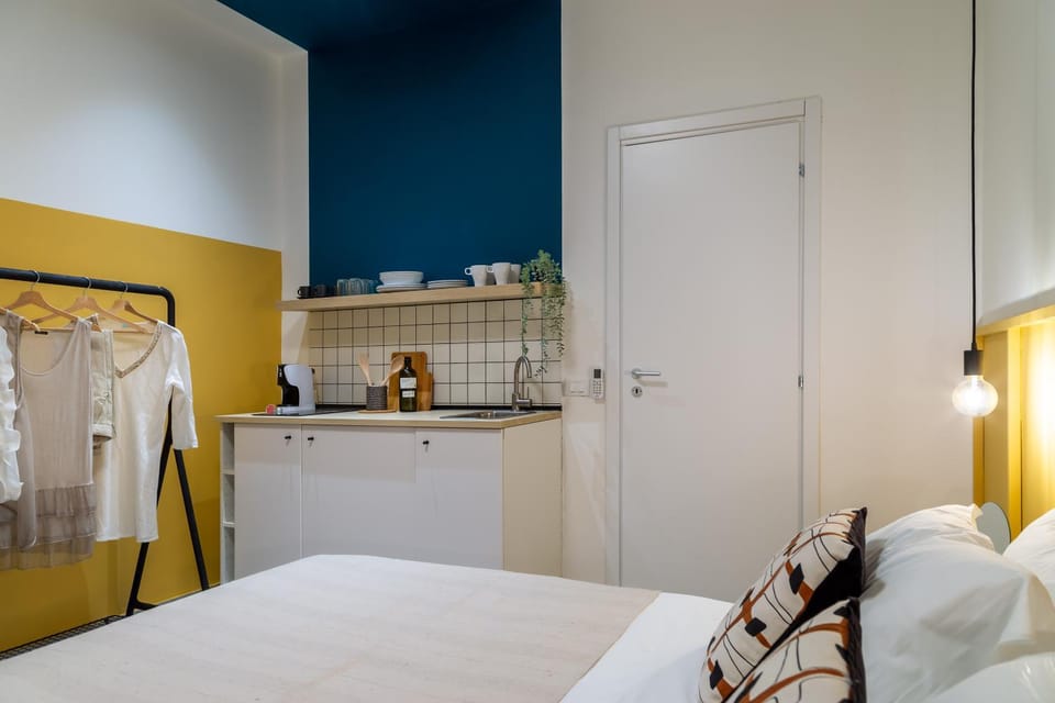 Kitchen or kitchenette, Communal kitchen, bunk bed