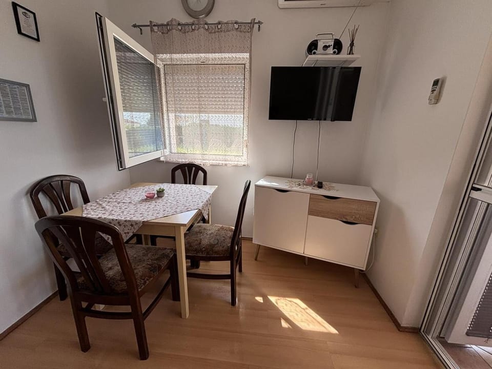 TV and multimedia, Dining area