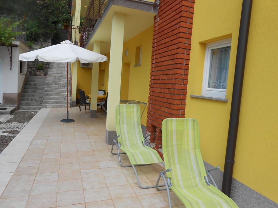 View (from property/room), Balcony/Terrace, Garden view, Mountain view