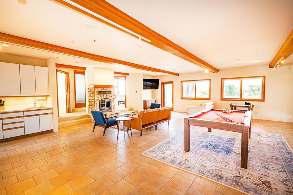 Beach Villa Home - Walk to Beaches Trails Restaurants Activities & more House in El Granada