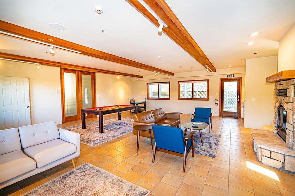 Beach Villa Home - Walk to Beaches Trails Restaurants Activities & more House in El Granada