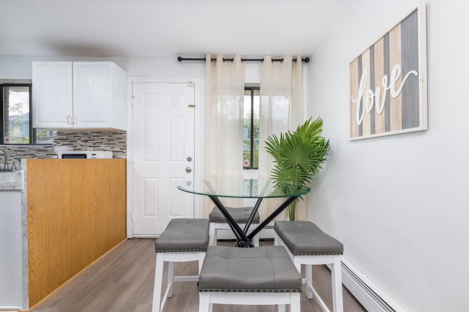 Beautiful 3 bedroom Condo in Hartford! House in Hartford