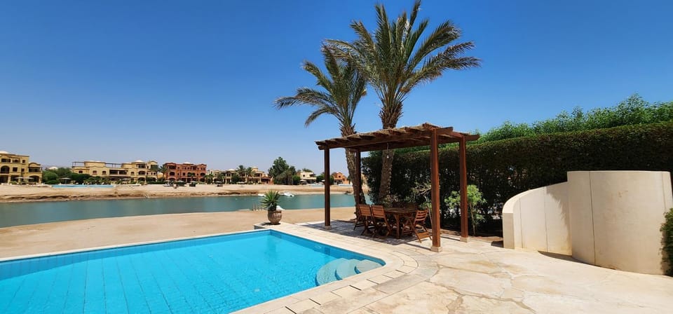Day, Natural landscape, Balcony/Terrace, Pool view, Swimming pool, Swimming pool