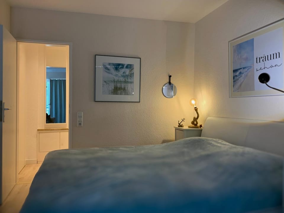 Bed, Living room