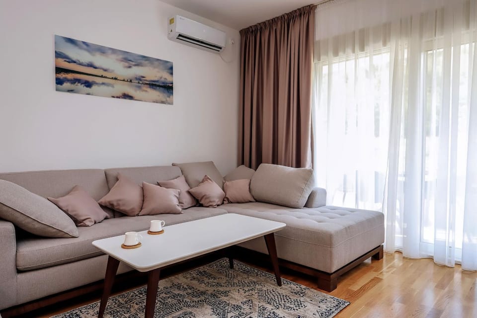 Living room, Seating area, air conditioner