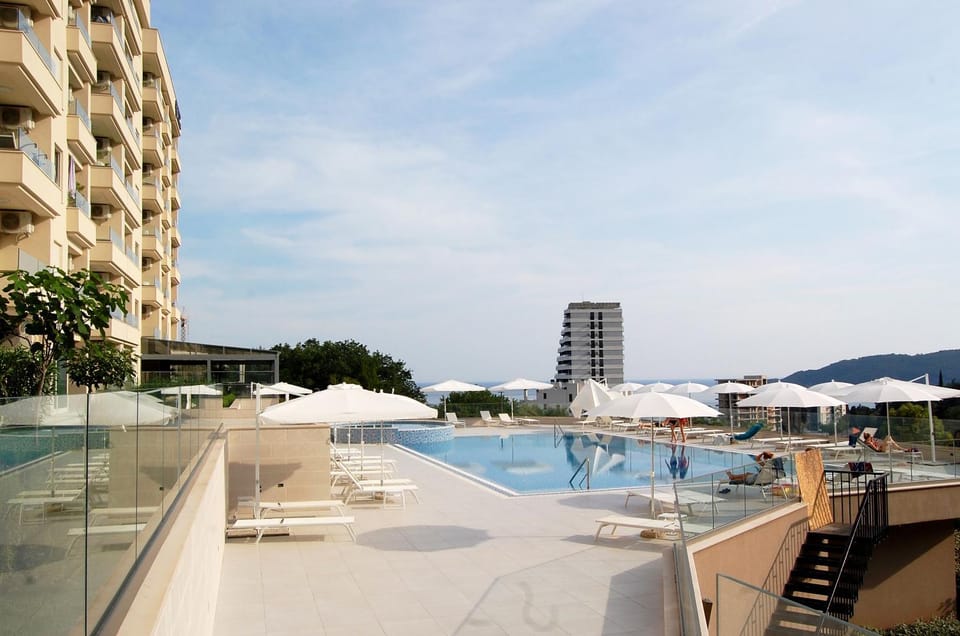 Swimming pool, sunbed