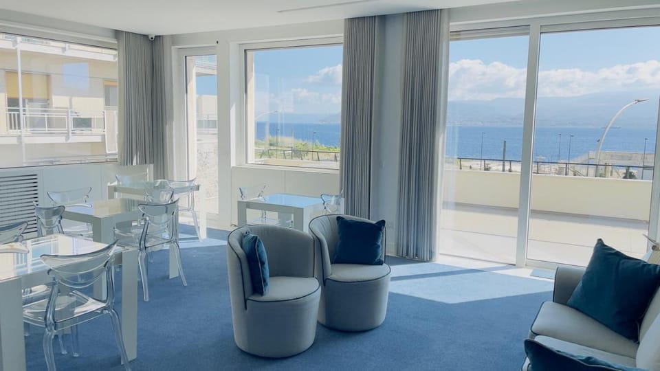 Day, View (from property/room), Seating area, Sea view