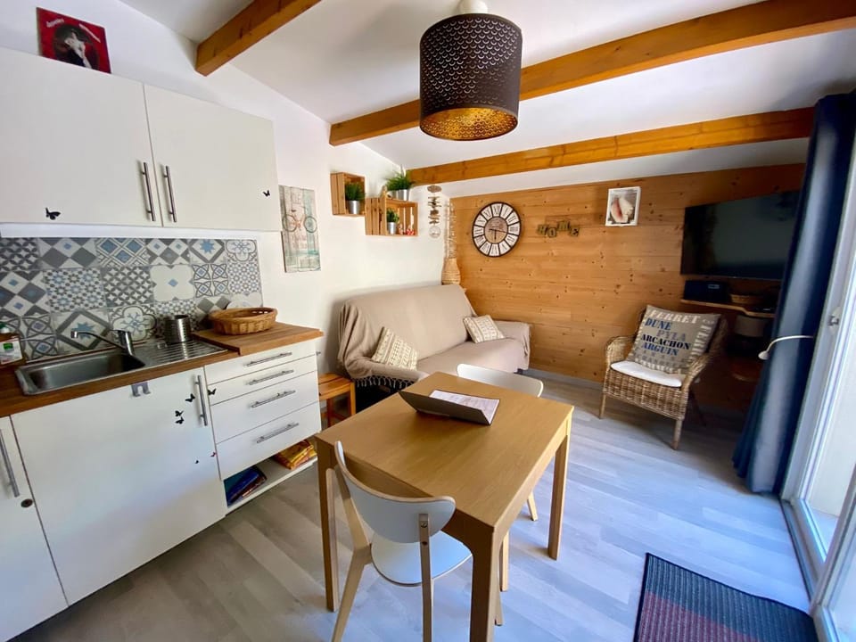 Maison avec jardinet, piscine commune à Lacanau océan House in Lacanau