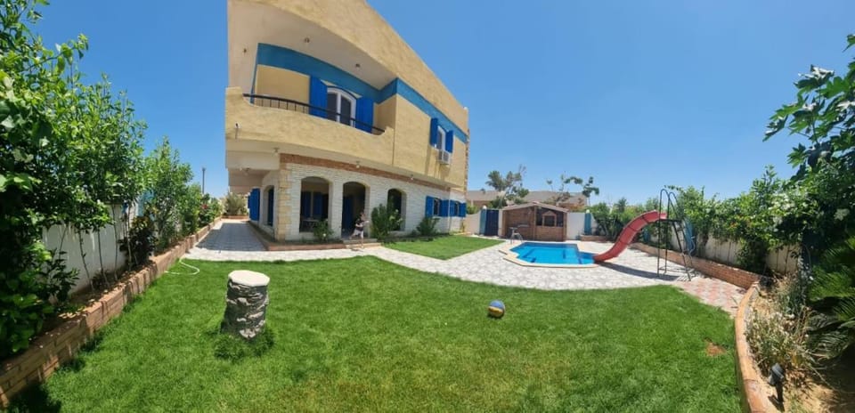 Property building, Garden, Swimming pool