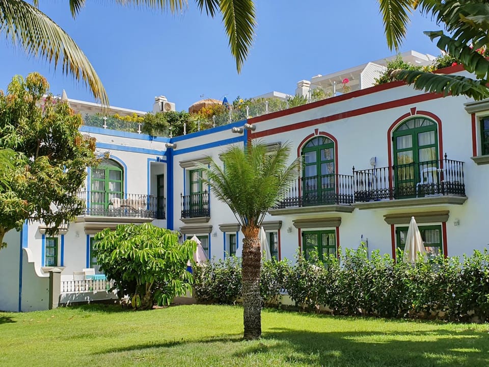 Facade/entrance, Garden, View (from property/room), Balcony/Terrace, Garden view