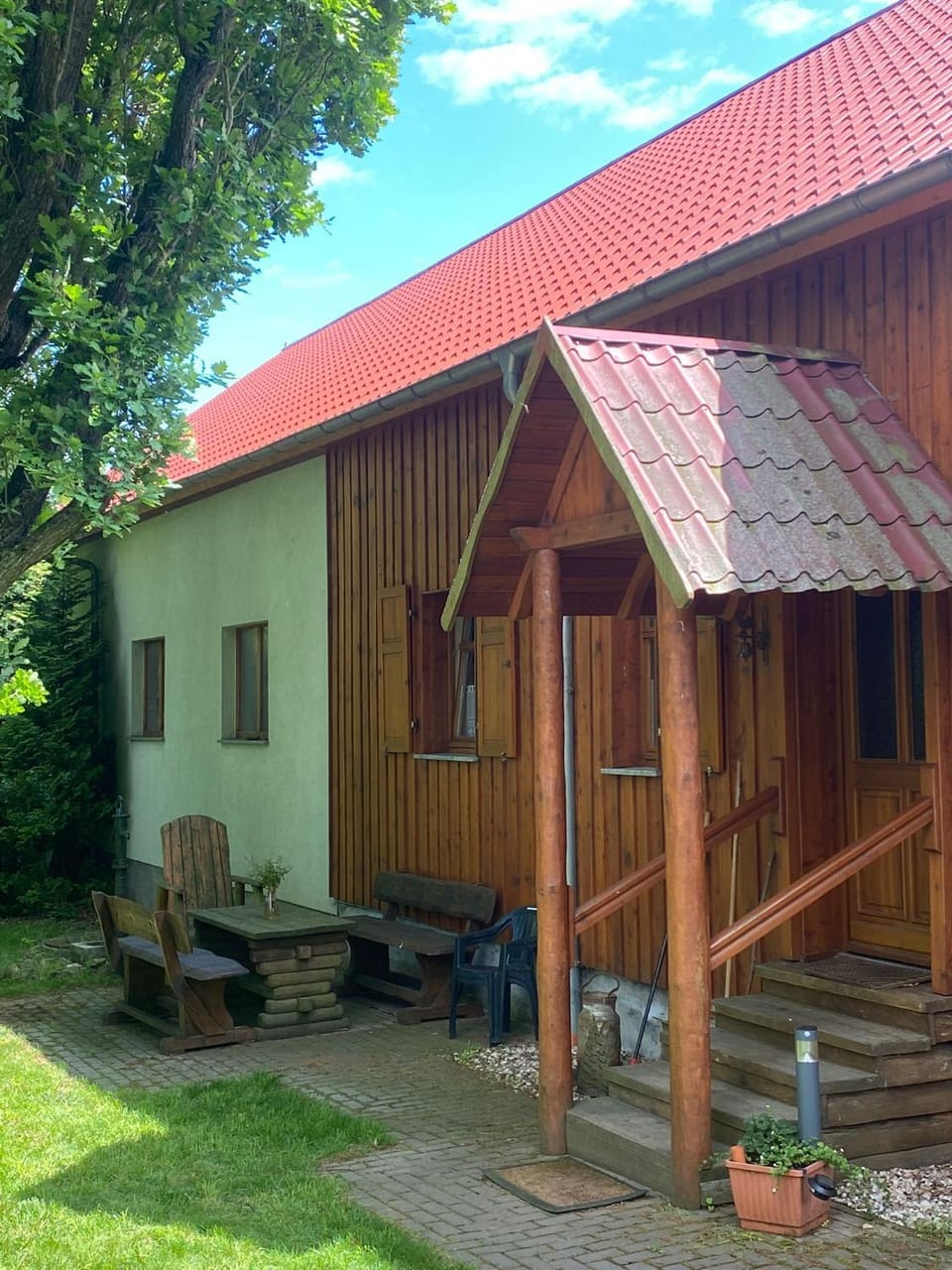 Facade/entrance