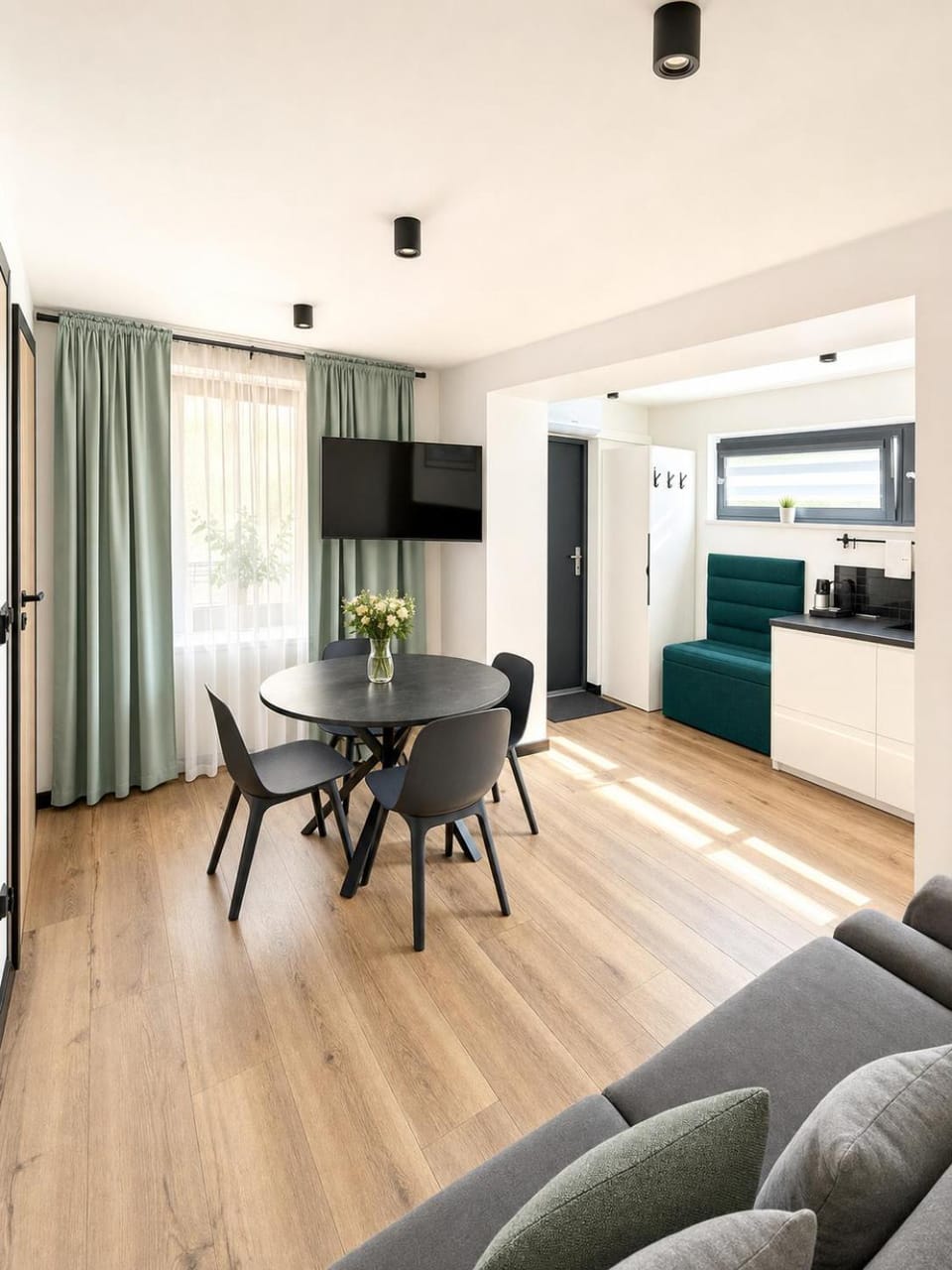 "Work and Quiet", Faktura VAT, KLIMATYZACJA, AIR CONDITIONING, GROUND FLOOR, PARKING, PARTER, Apartment in Poland