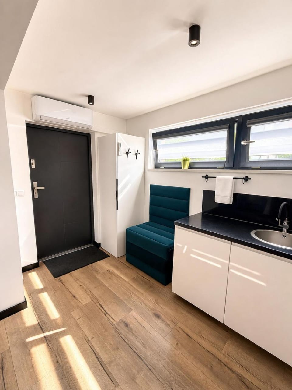 "Work and Quiet", Faktura VAT, KLIMATYZACJA, AIR CONDITIONING, GROUND FLOOR, PARKING, PARTER, Apartment in Poland