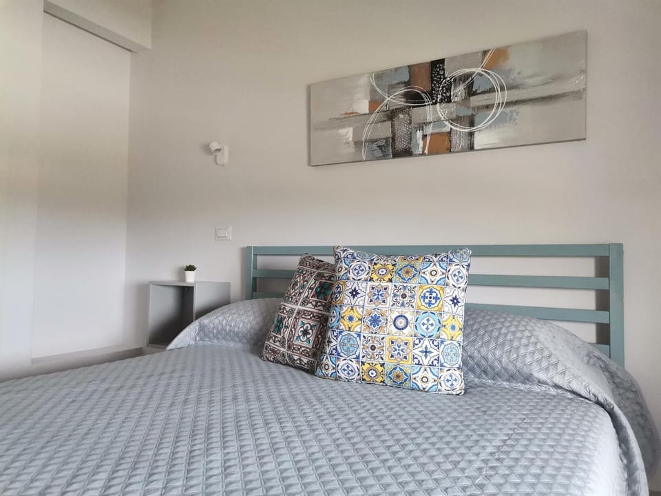 Bed, Decorative detail, Decorative detail, Bedroom