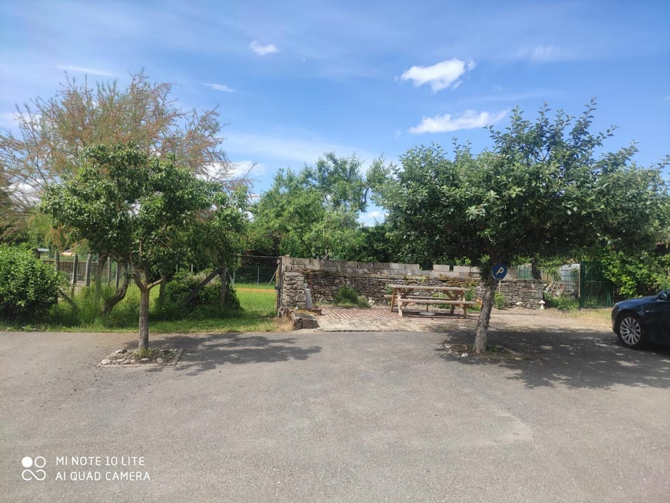 Patio, Parking