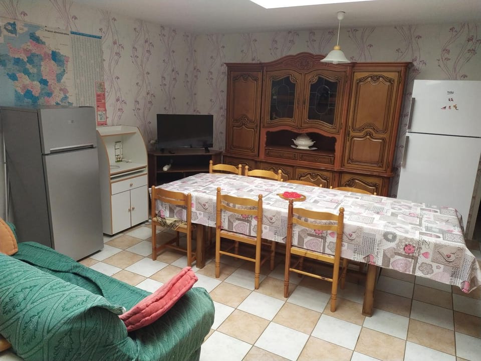 Seating area, Dining area