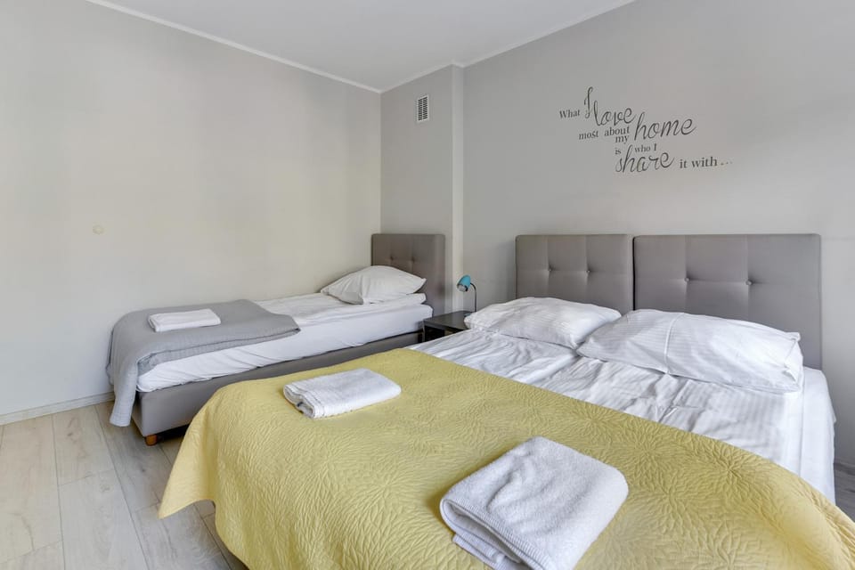 Bed, Photo of the whole room, Decorative detail, Bedroom, Area and facilities, towels