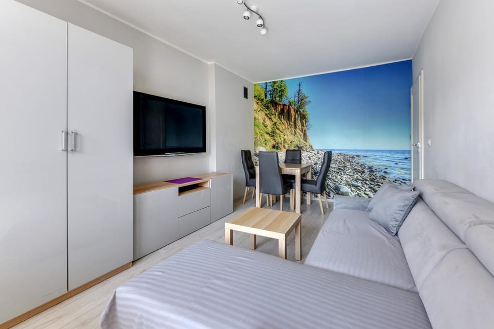 Bed, TV and multimedia, Living room, Photo of the whole room, Decorative detail, Seating area, Dining area, Area and facilities