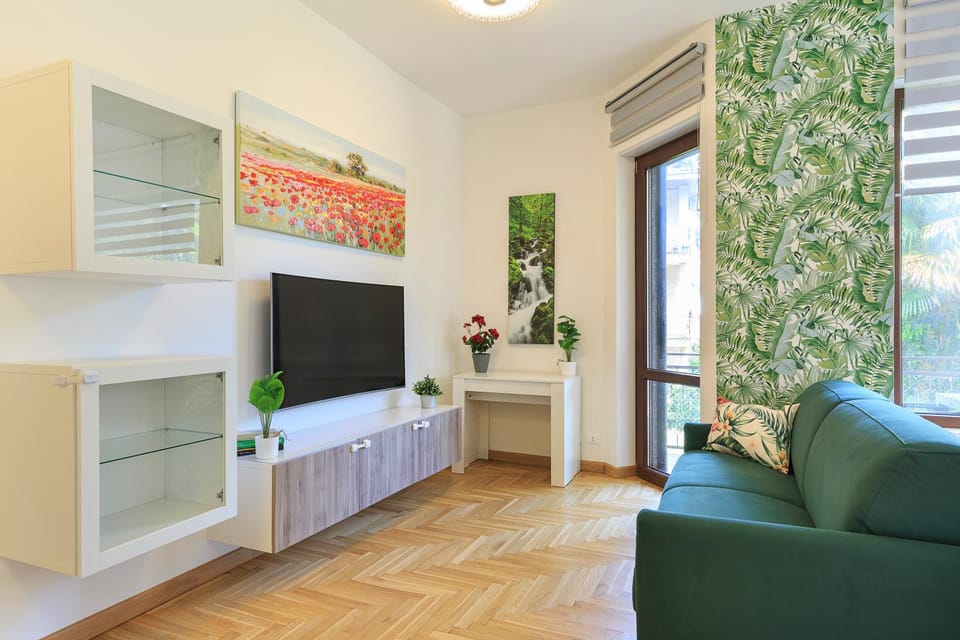 Communal lounge/ TV room, Living room, Seating area