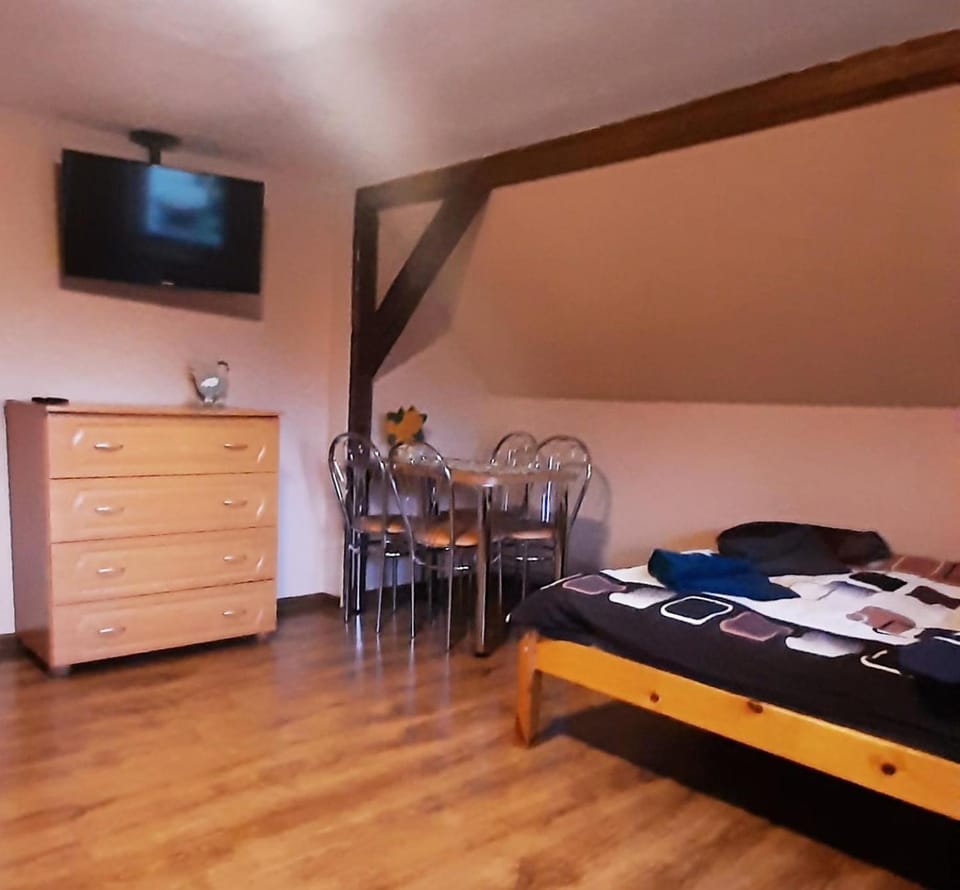 ,,POD SKAŁKAMI '' ŚWIERADÓW ZDRÓJ-okolica ,POKOJE Z ŁAZIENKAMI I ANEKSAMI KUCHENNYMI Farm Stay in Lower Silesian Voivodeship