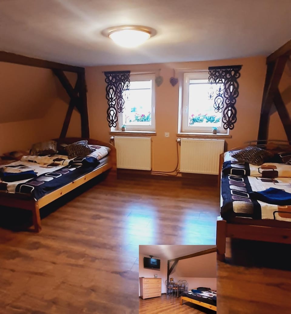 ,,POD SKAŁKAMI '' ŚWIERADÓW ZDRÓJ-okolica ,POKOJE Z ŁAZIENKAMI I ANEKSAMI KUCHENNYMI Farm Stay in Lower Silesian Voivodeship