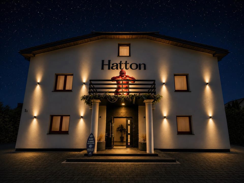 Property building, Facade/entrance, Night
