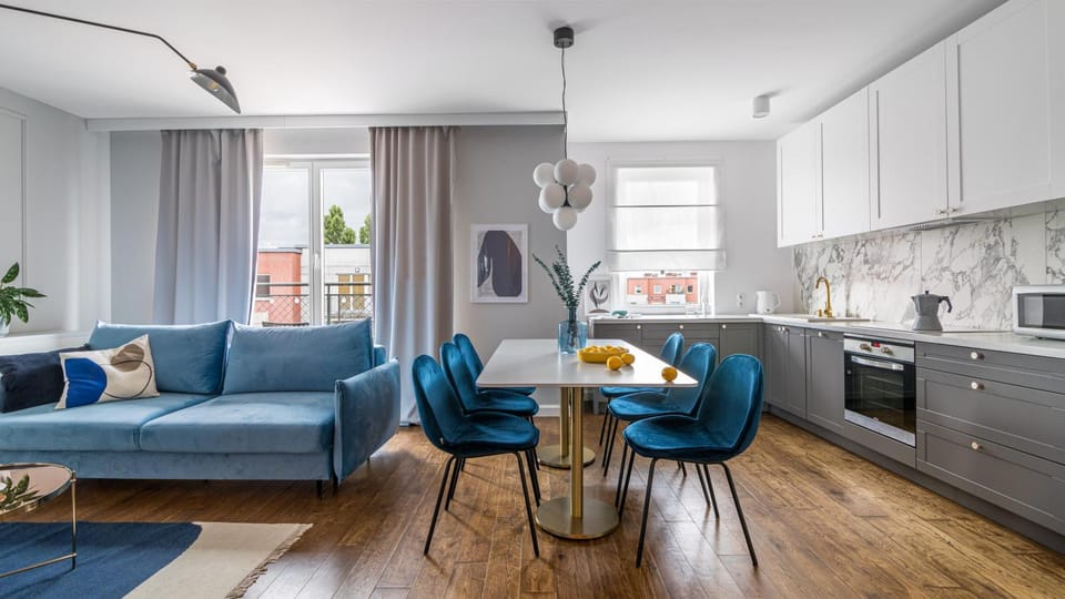 Kitchen or kitchenette, Living room, Seating area, Dining area