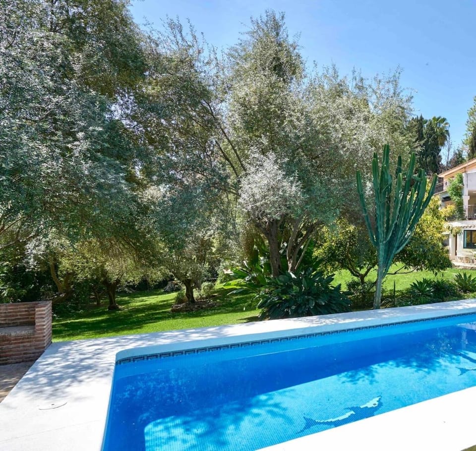 Villa Dos Palomas on the Golden Mile in Marbella Villa in Marbella