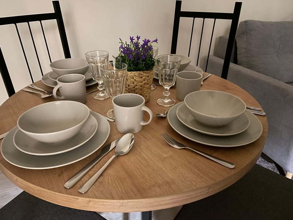 Coffee/tea facilities, Living room, Seating area, Dining area