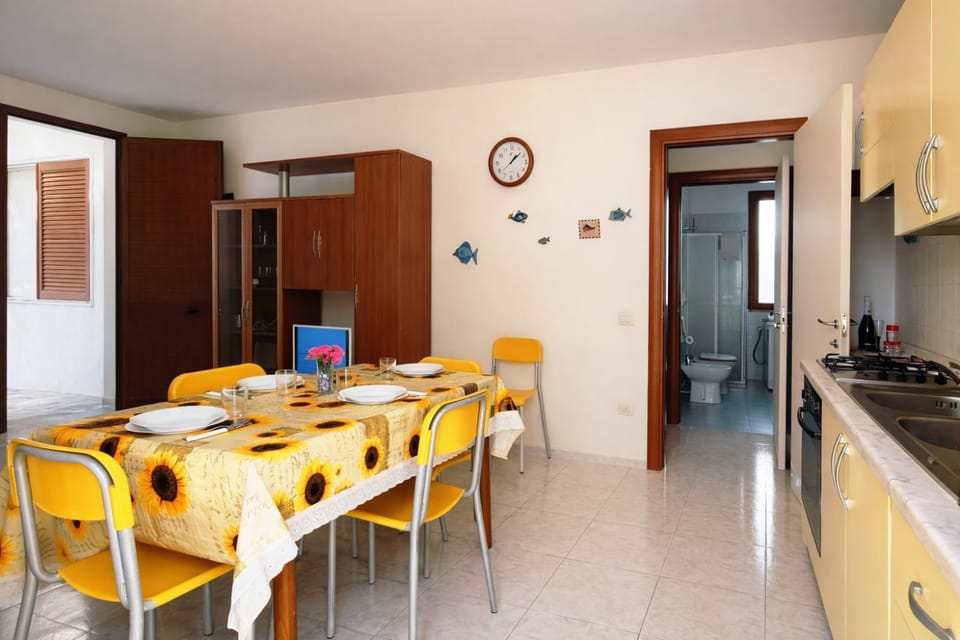 Kitchen or kitchenette, Living room, stove