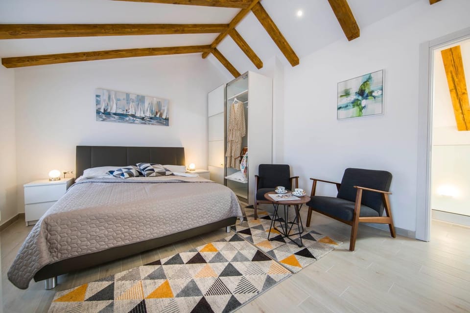 Bed, Living room, Seating area
