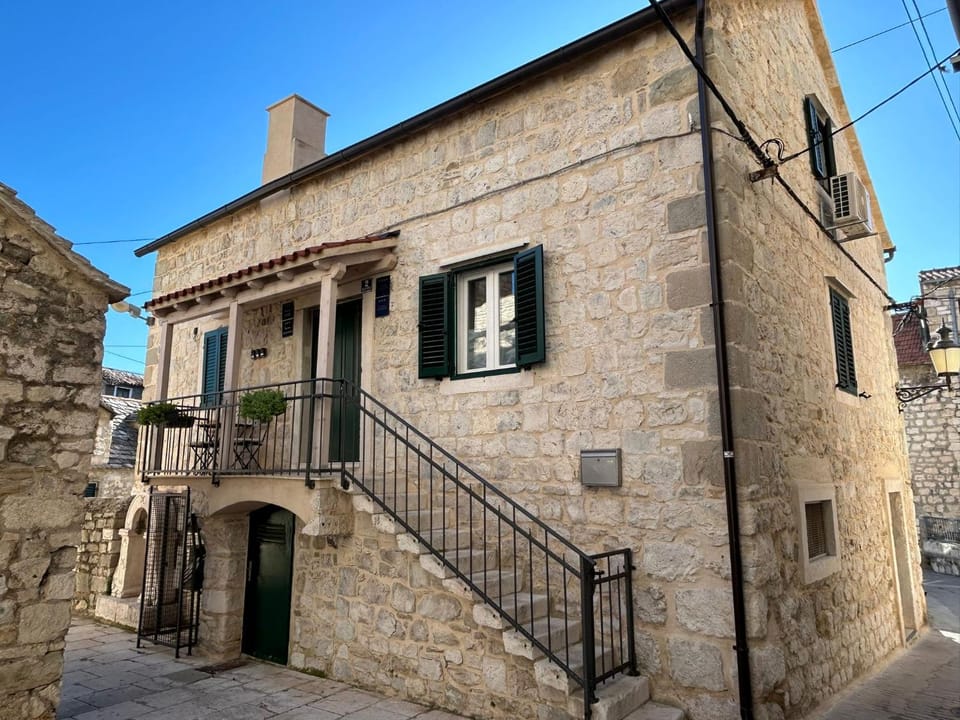 Property building, Day