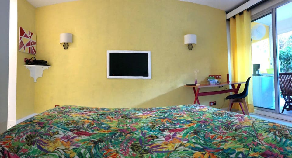 TV and multimedia, Photo of the whole room