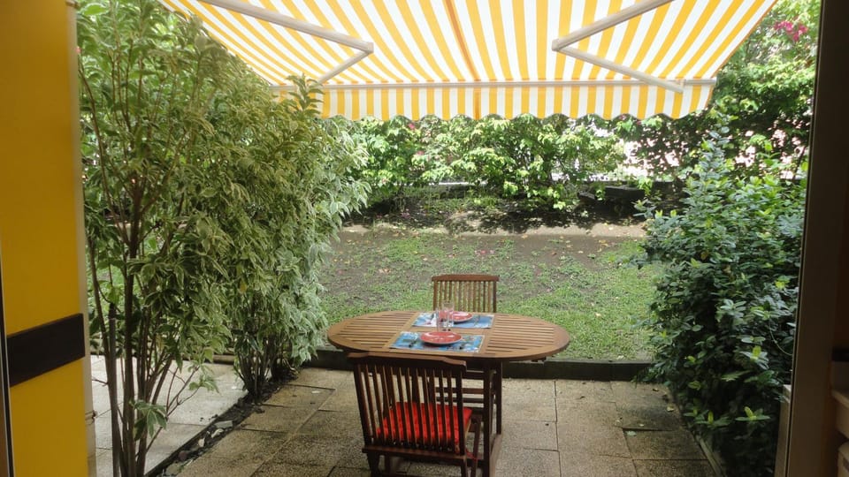Patio, Quiet street view