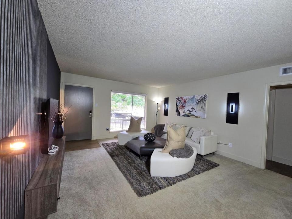 Stylish Galleria Condo 2BR 2BA Saltwater Pool Marquee Uptown Apartment in Houston
