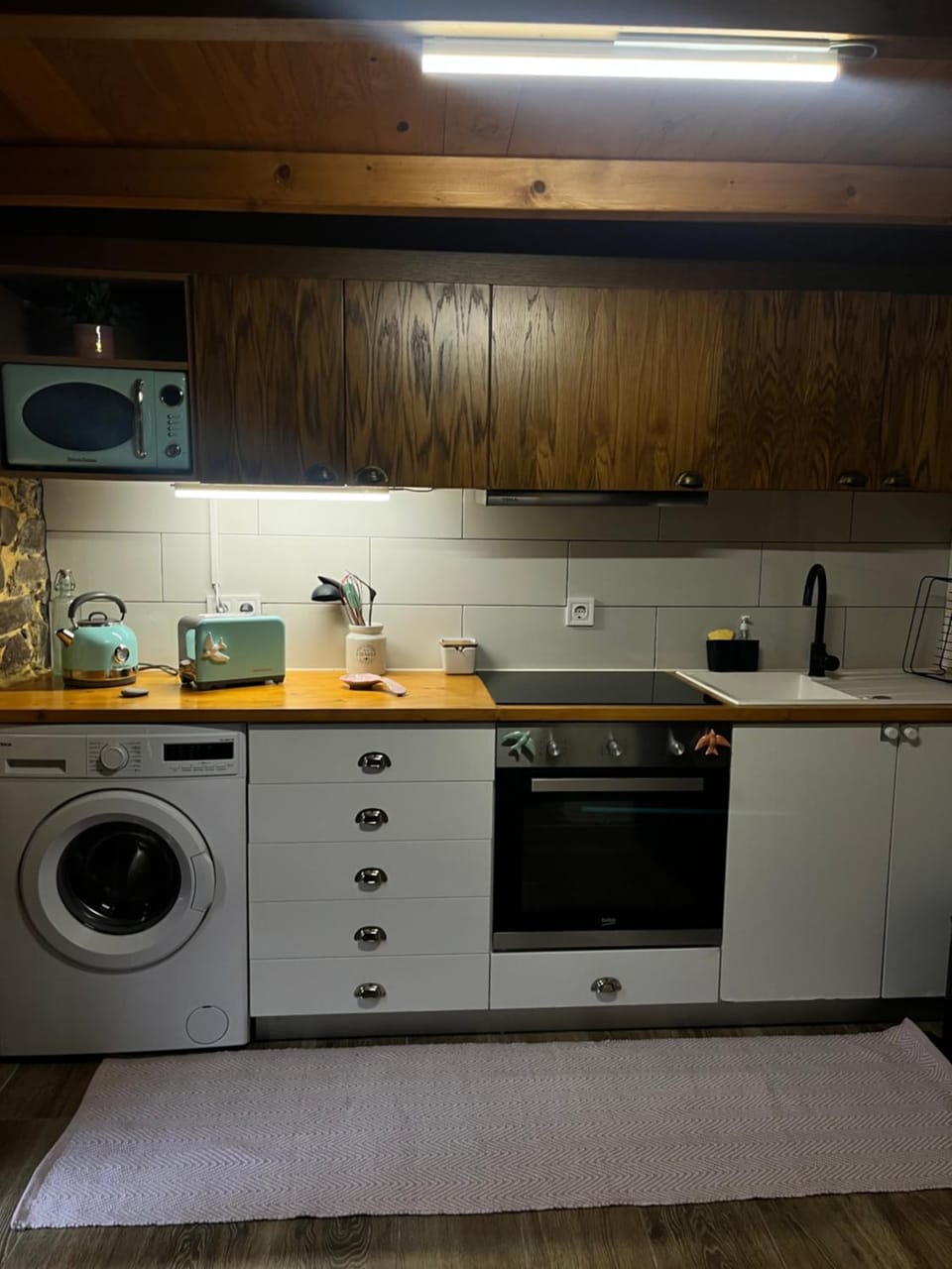 Kitchen or kitchenette, stove, washing machine