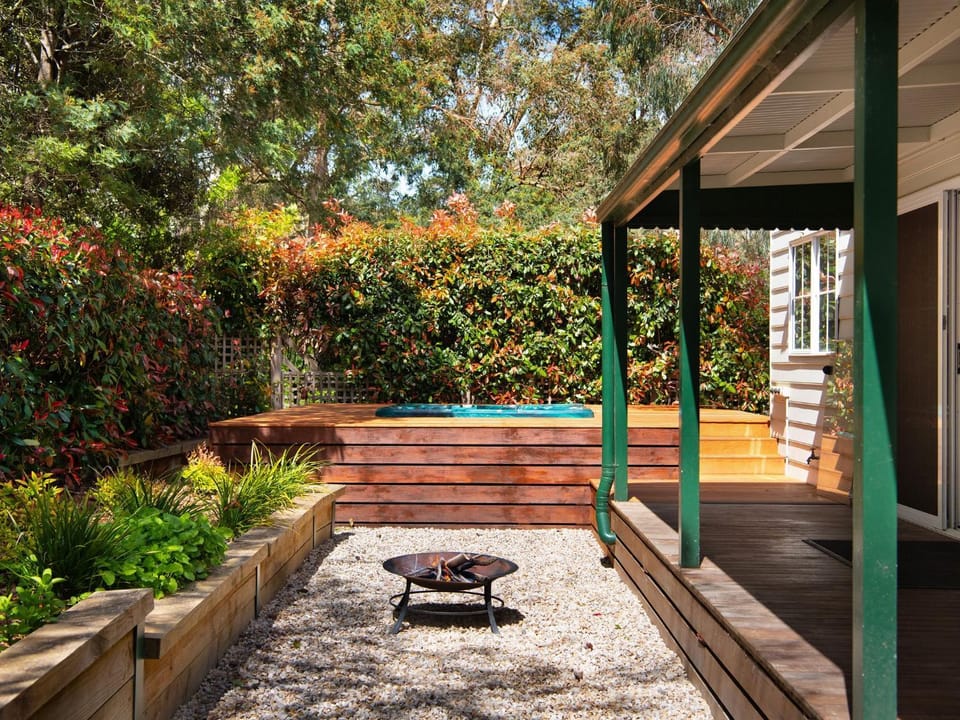 Property building, Garden, Hot Tub, Balcony/Terrace