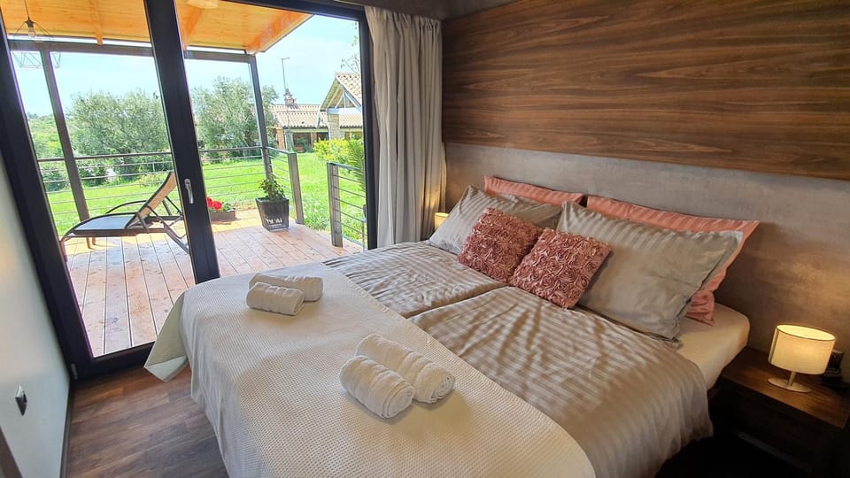 Bedroom, Garden view