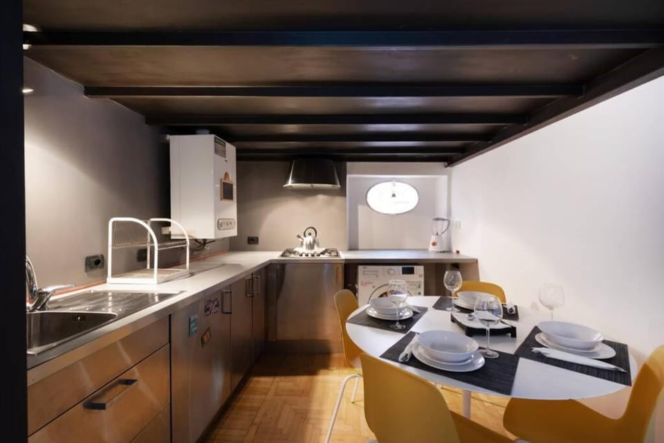 Kitchen or kitchenette, heating, air conditioner