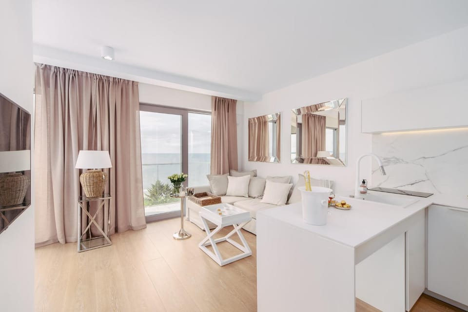 Seating area, Dining area, Sea view