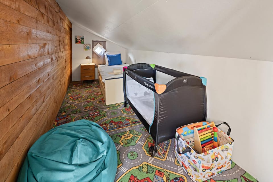Bed, Seating area, children, young children, cot