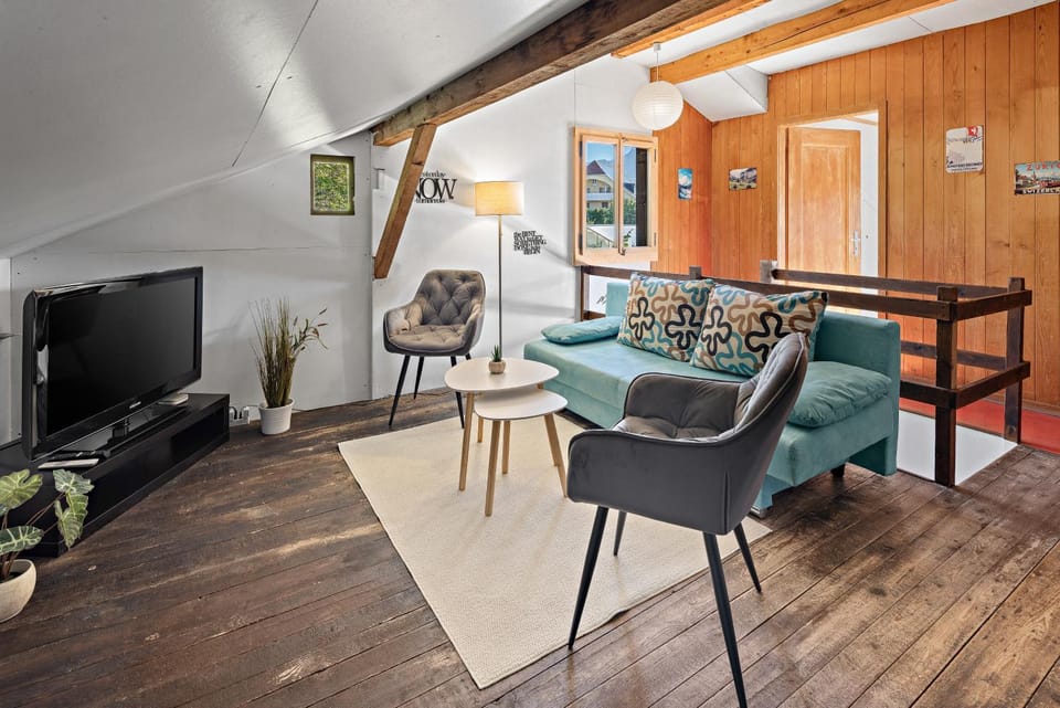 TV and multimedia, Living room, Seating area