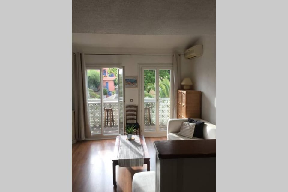 Appartement avec terrasse bodega Apartment in Canet-en-Roussillon