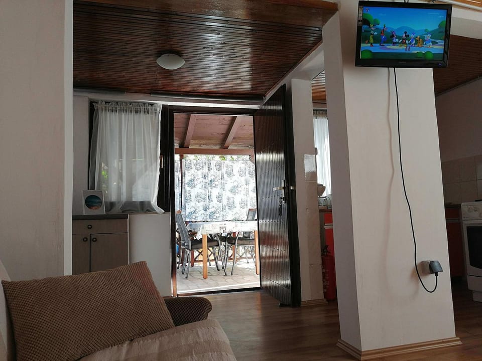 Communal lounge/ TV room, TV and multimedia, Living room