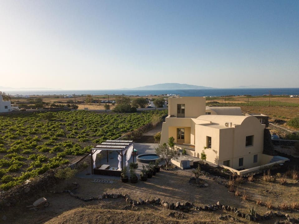 Property building, Day, Natural landscape, Bird's eye view, Sea view, Location