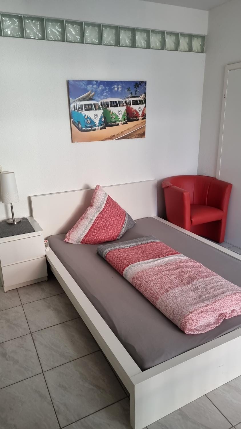 Bed, Photo of the whole room, Seating area, Bedroom