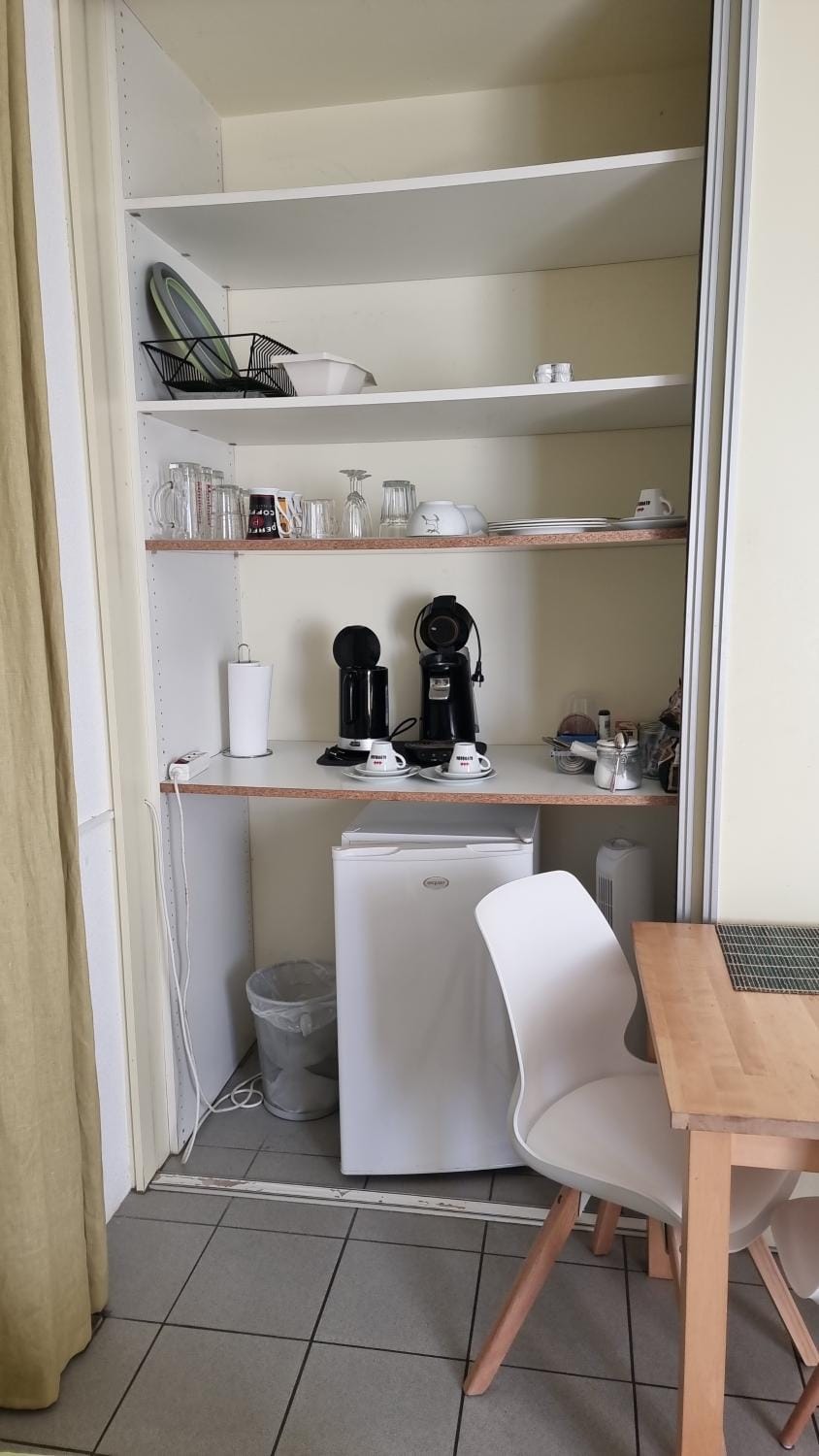 Coffee/tea facilities, Dining area